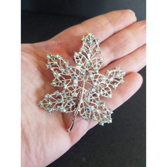 DODDS Rhinestone Maple Leaf Brooch - Picture 3 of 10